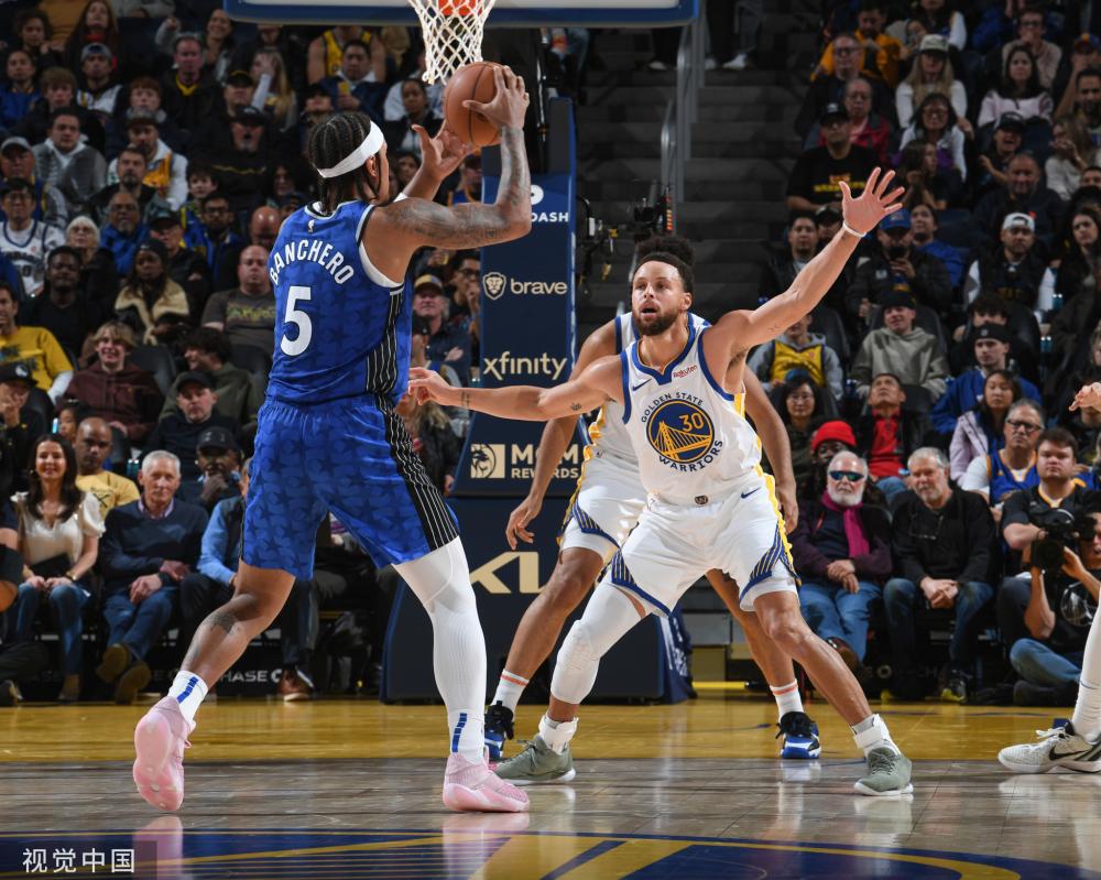 边路球员回 边路球员回